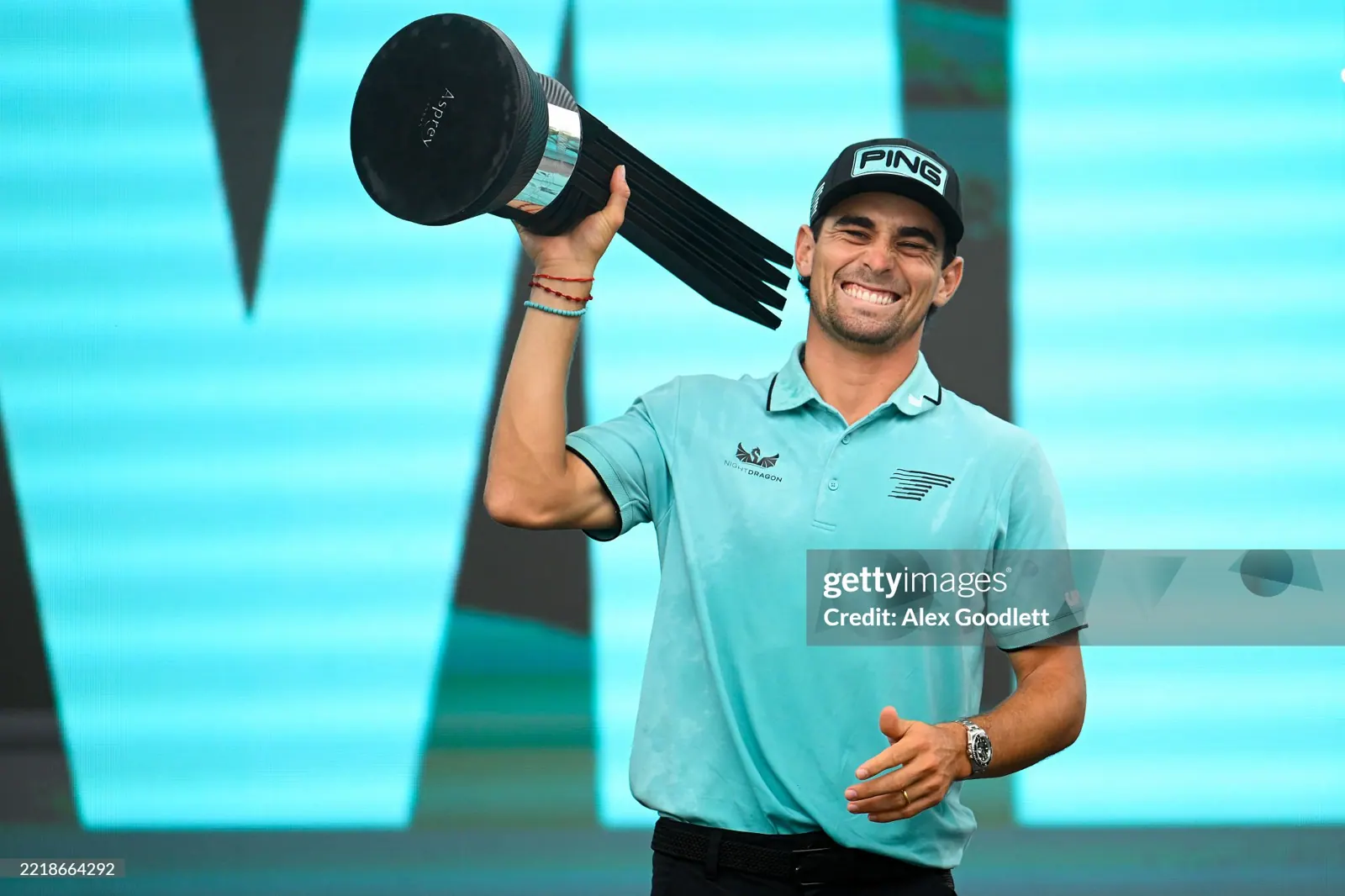 Joaquín Niemann conquista el LIV Golf Virginia con magistral remontada bajo la lluvia